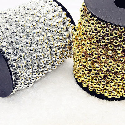 İyi fiyat 2Ev dekorasyonu için özel renklerdeki.4 mm plastik top zinciri çevrimiçi